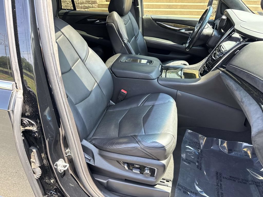 Used 2019 Cadillac Escalade Platinum AWD/4WD image 7
