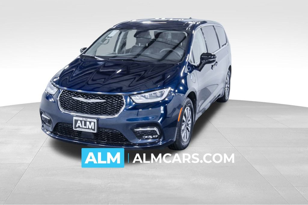 Used 2024 Chrysler Pacifica Select