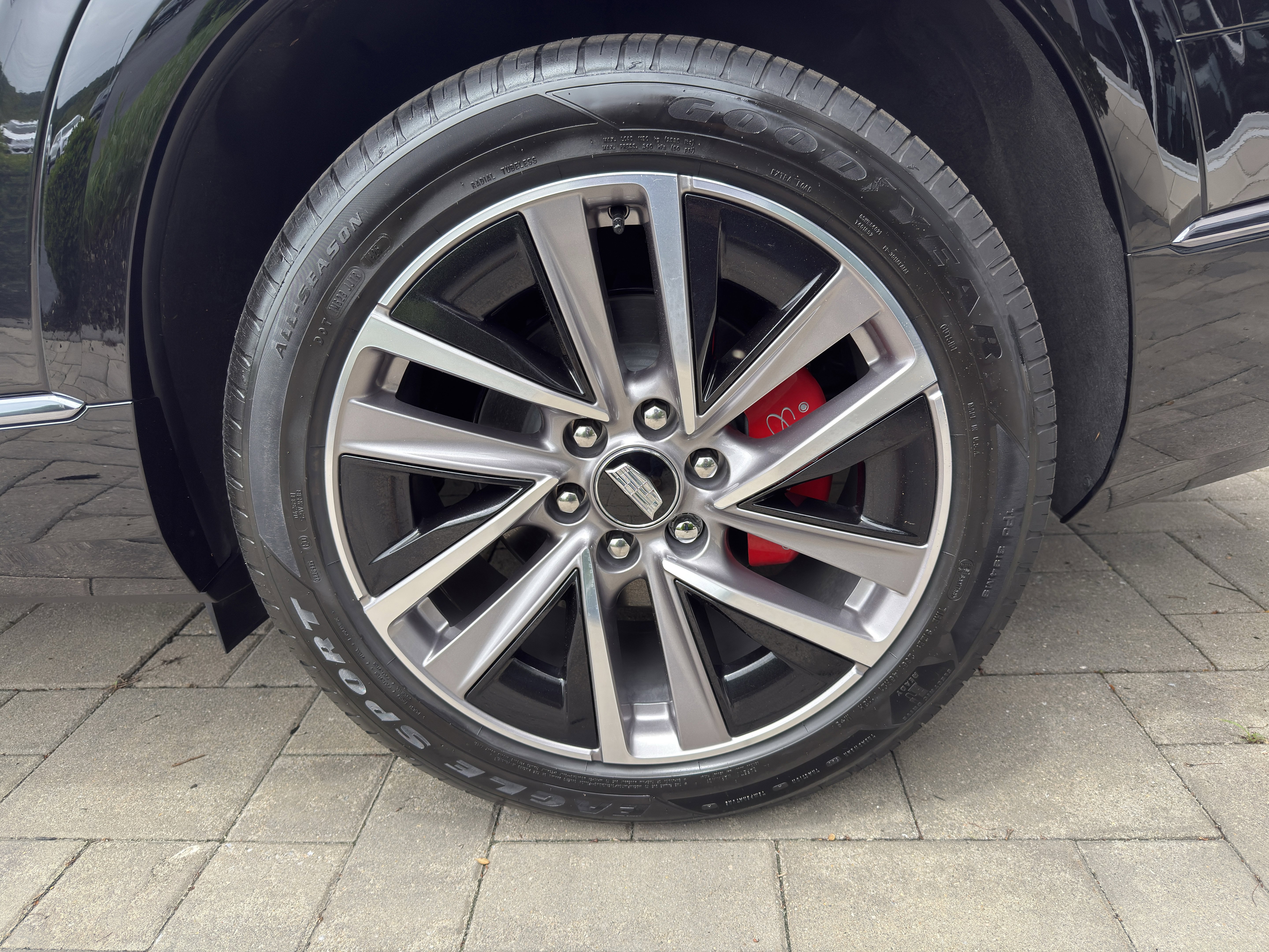 Used 2026 Cadillac Vistiq Sport w/ LPO, Floor Liner Package AWD/4WD image 5