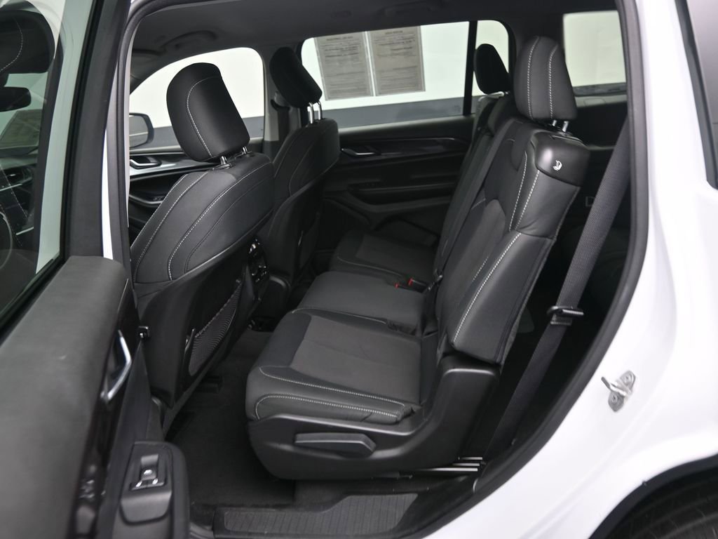 Used 2023 Jeep Grand Cherokee L Laredo image 14
