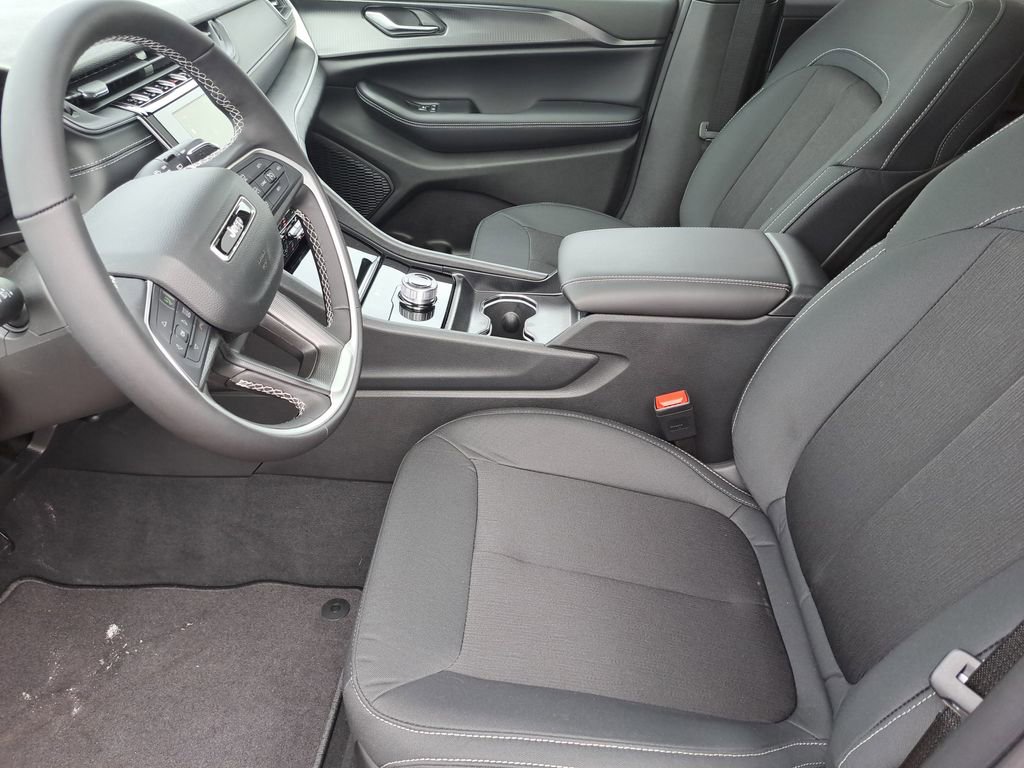 New 2026 Jeep Grand Cherokee Laredo image 18