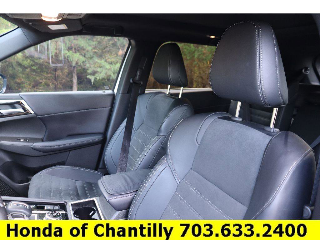 Used 2024 Mitsubishi Outlander SE Black Edition image 23