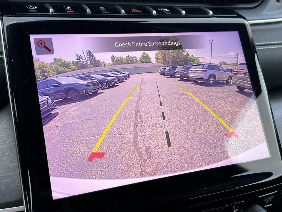 Used 2023 Jeep Grand Cherokee Limited AWD/4WD image 21