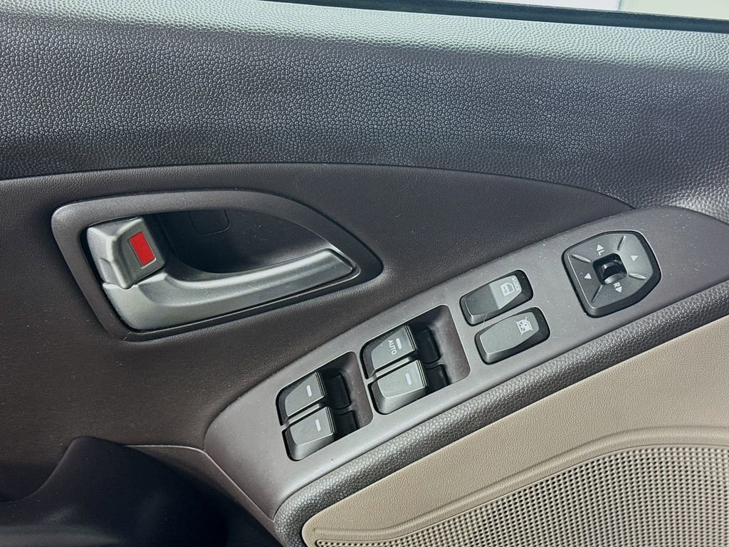 Used 2013 Hyundai Tucson GLS image 19