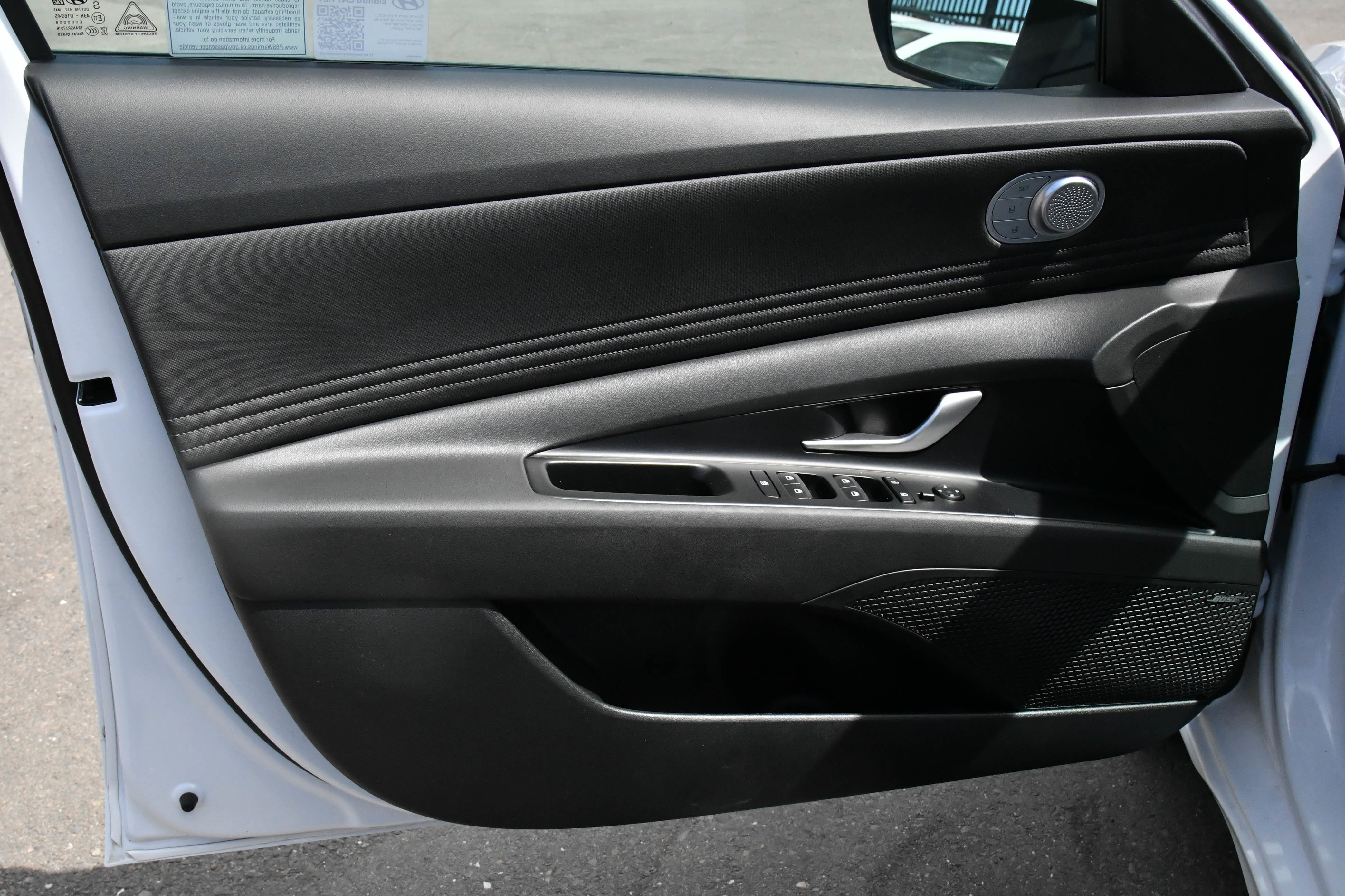 Used 2025 Hyundai Elantra Limited image 14