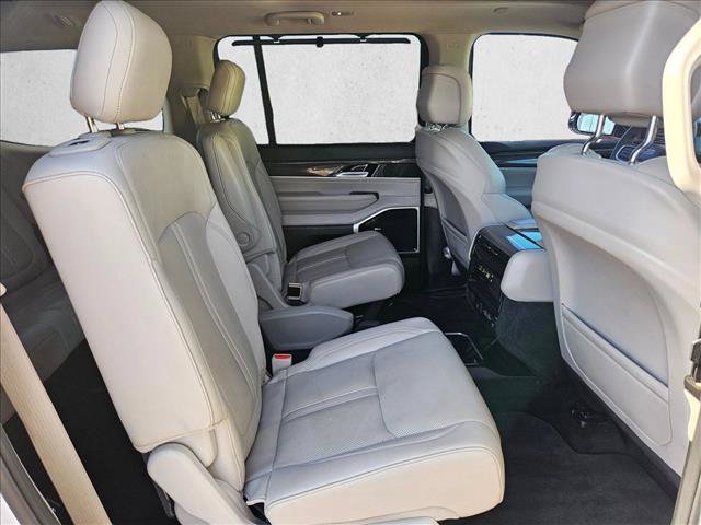 Used 2022 Jeep Wagoneer Series III w/ Premium Group I AWD/4WD image 24