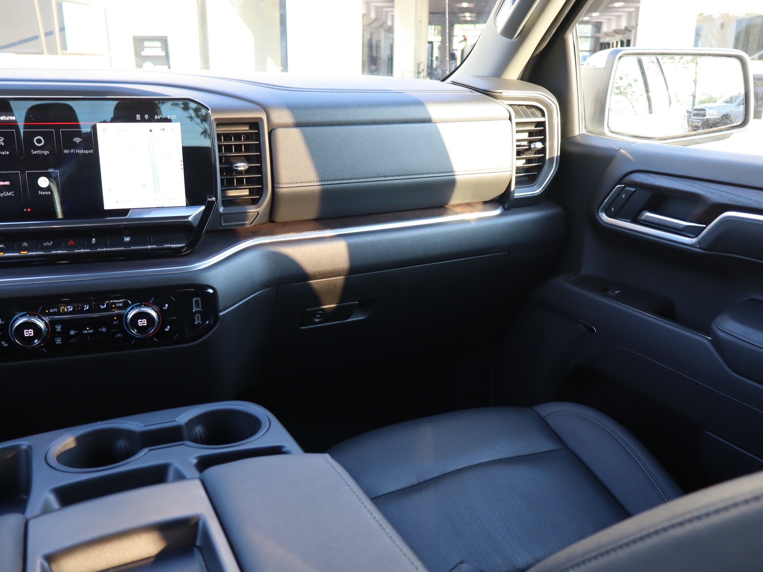 Used 2025 GMC Sierra 1500 SLT AWD/4WD image 15