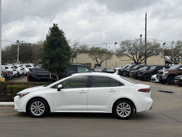 Certified 2025 Toyota Corolla XLE image 4