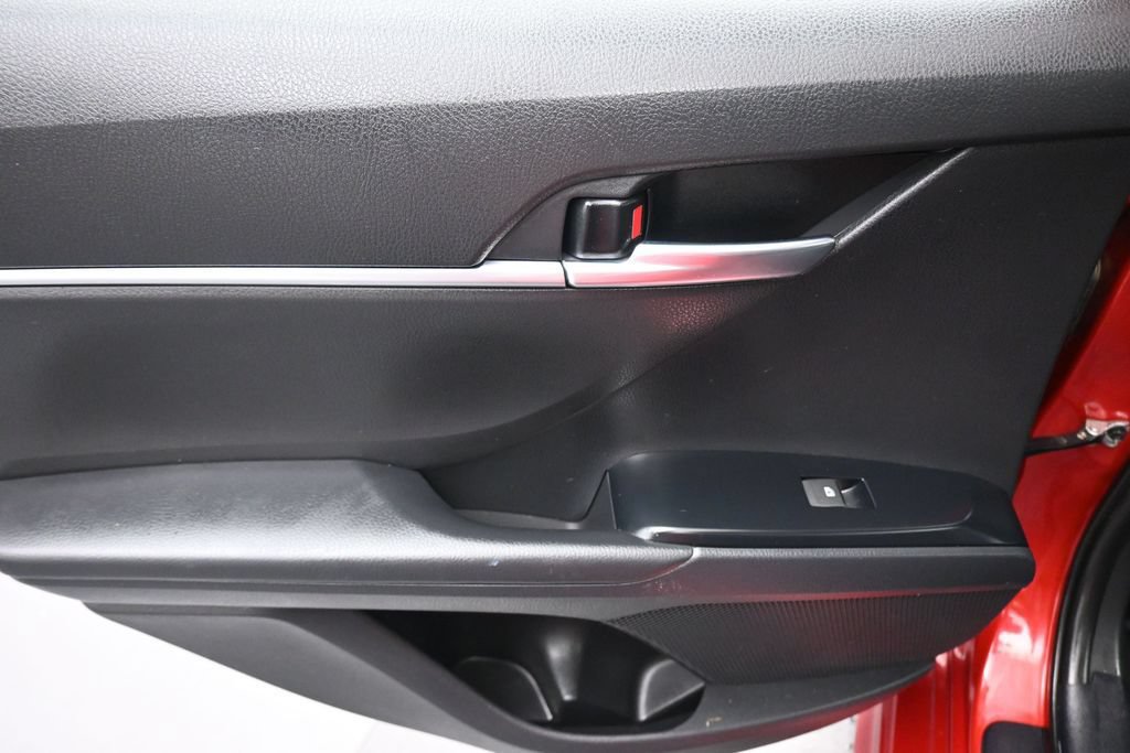 Used 2020 Toyota Camry SE w/ Sunroof Package FWD image 32