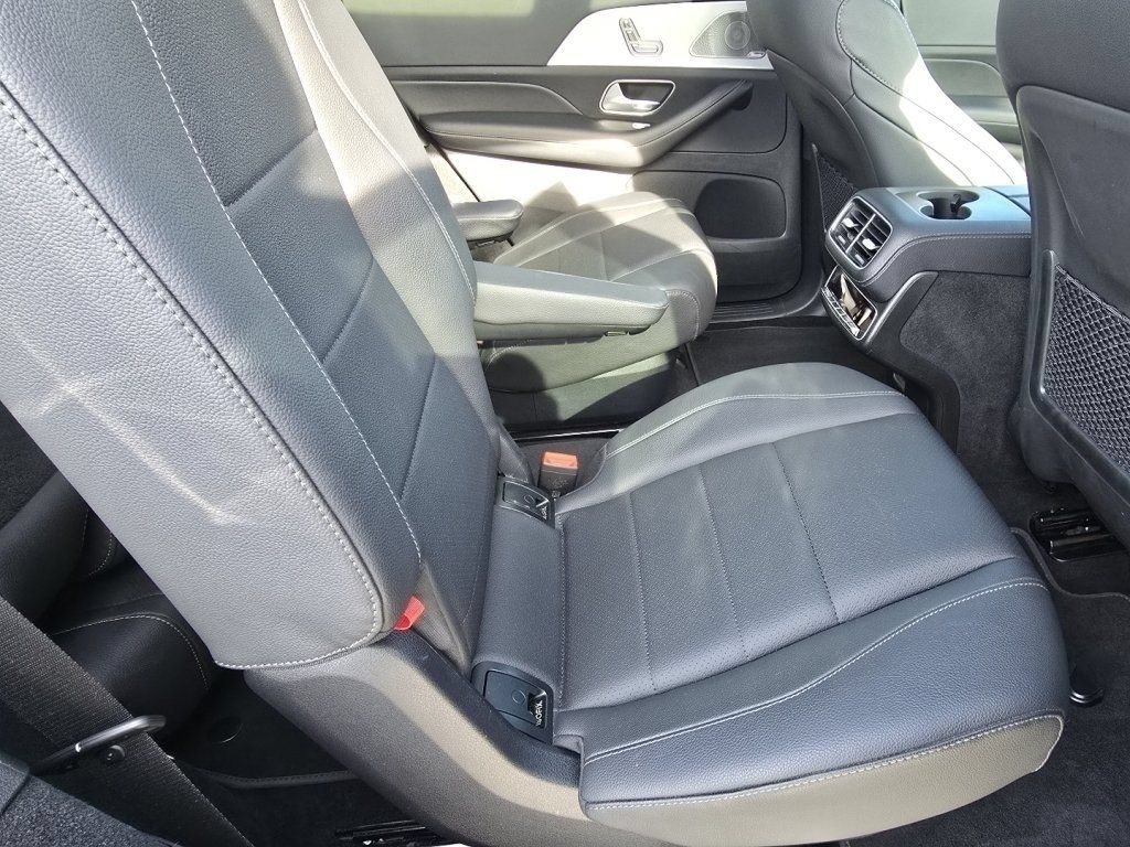 Used 2025 Mercedes-Benz GLS 450 4MATIC image 19