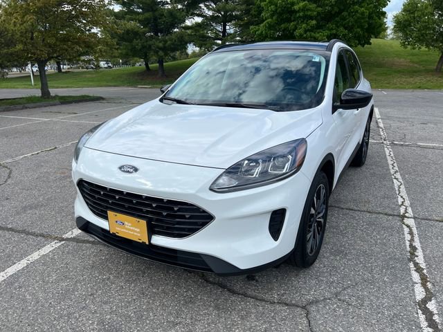 Used 2022 Ford Escape SE w/ SE Sport Appearance Package AWD/4WD image 4