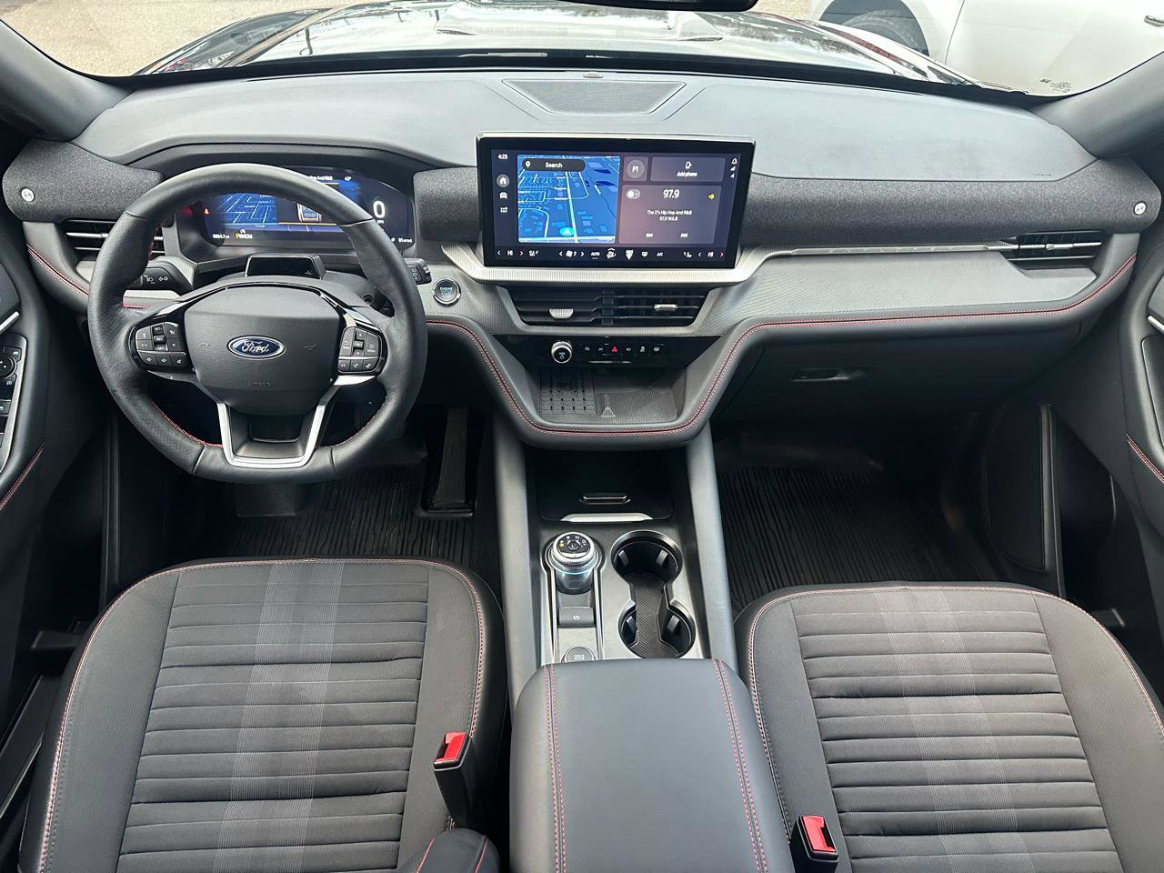 Used 2025 Ford Explorer ST-Line w/ Premium Package image 13