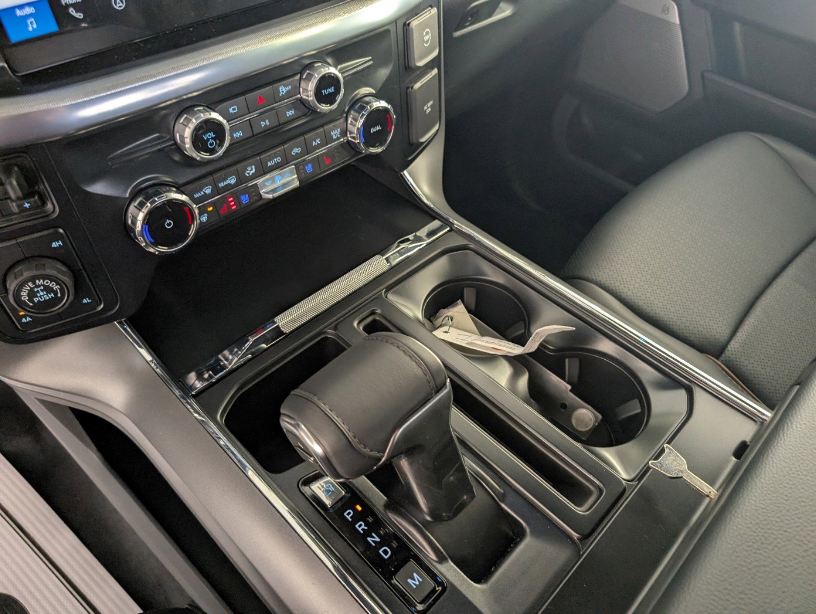 New 2025 Ford F150 Lariat w/ Equipment Group 502A High image 18