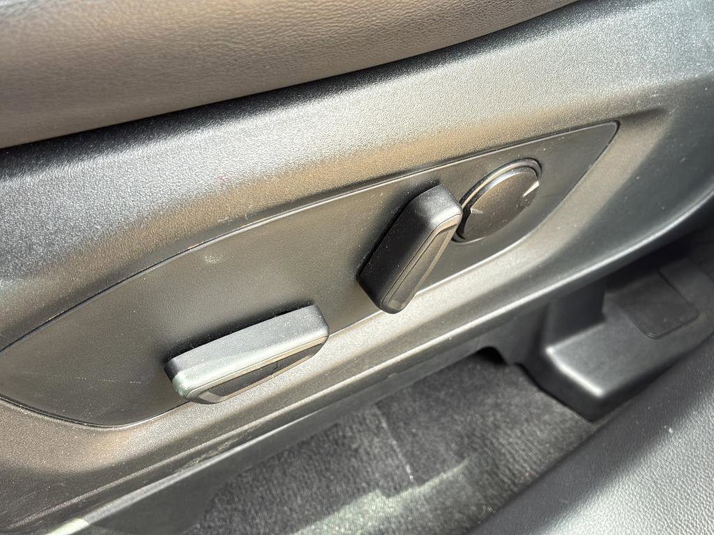 Used 2022 Ford Explorer XLT w/ Equipment Group 202A image 23