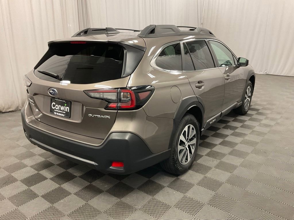 Used 2023 Subaru Outback Premium AWD/4WD image 2
