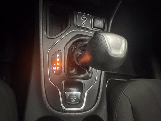 Used 2019 Jeep Cherokee Latitude w/ Cold Weather Group FWD image 42