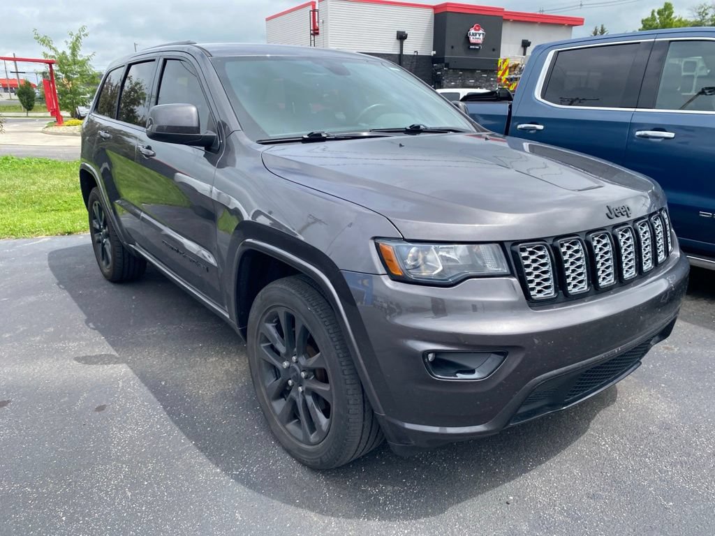 Used 2018 Jeep Grand Cherokee Altitude AWD/4WD video 1