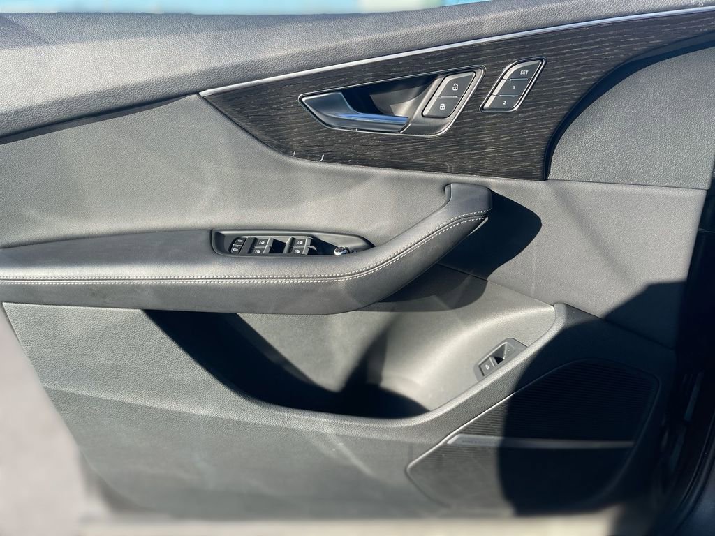 Used 2025 Audi Q7 3.0T Premium Plus image 34