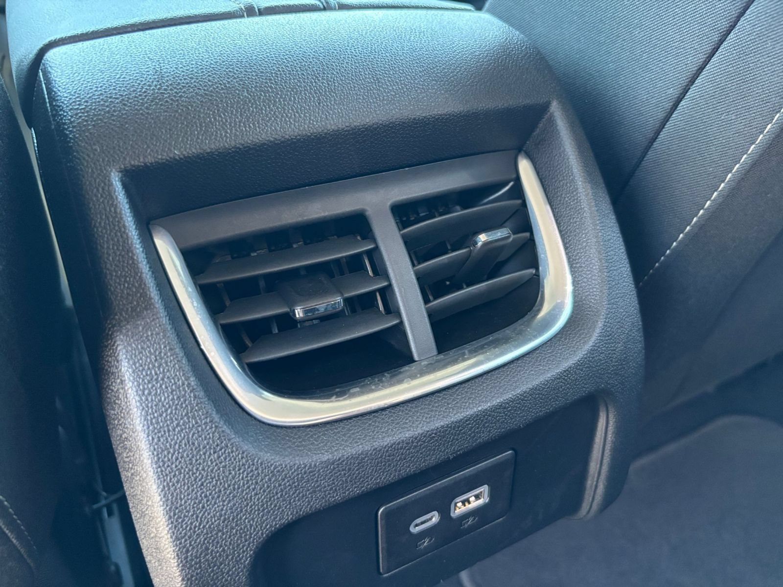 Used 2025 Chevrolet Blazer LT FWD image 24