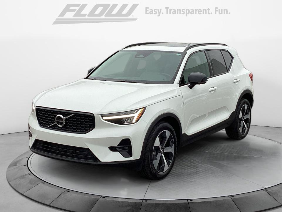 Certified 2025 Volvo XC40 B5 Plus AWD/4WD image 4