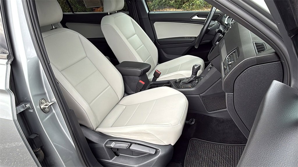 Used 2021 Volkswagen Tiguan SE R-Line image 12