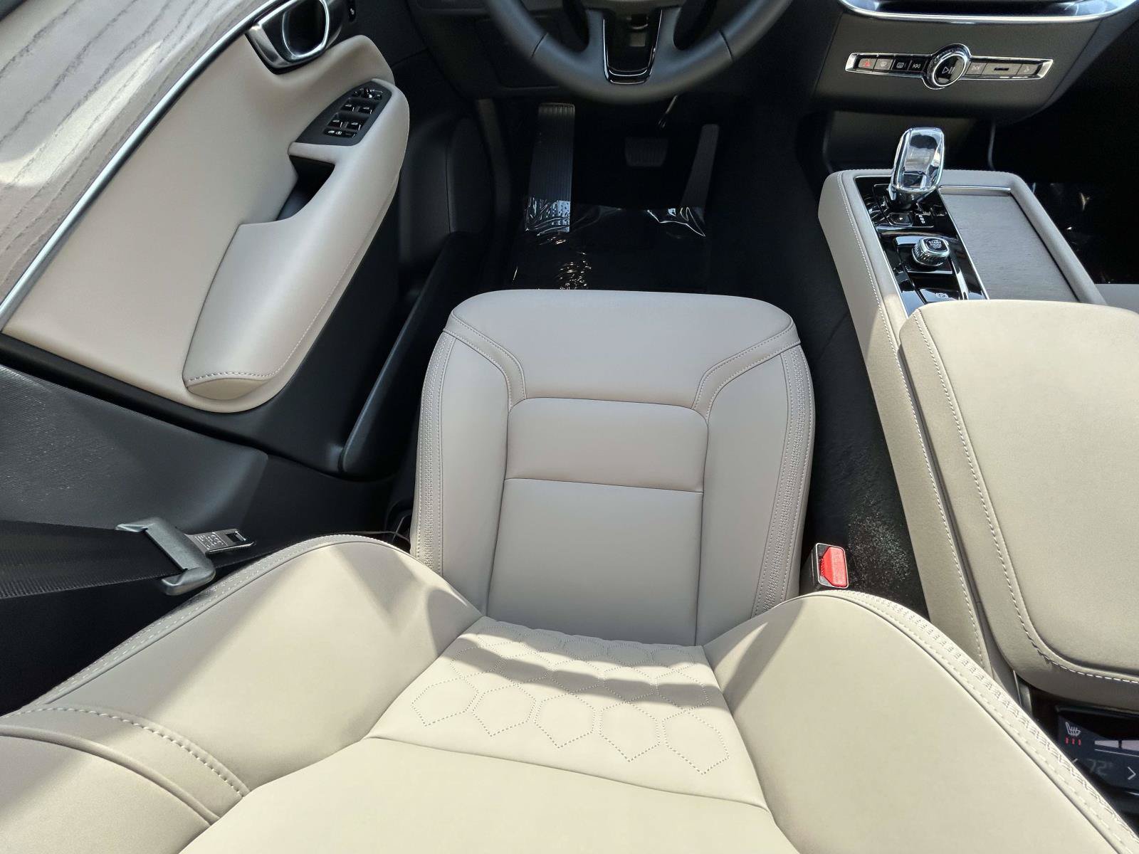 New 2026 Volvo XC90 B6 Plus AWD/4WD image 15