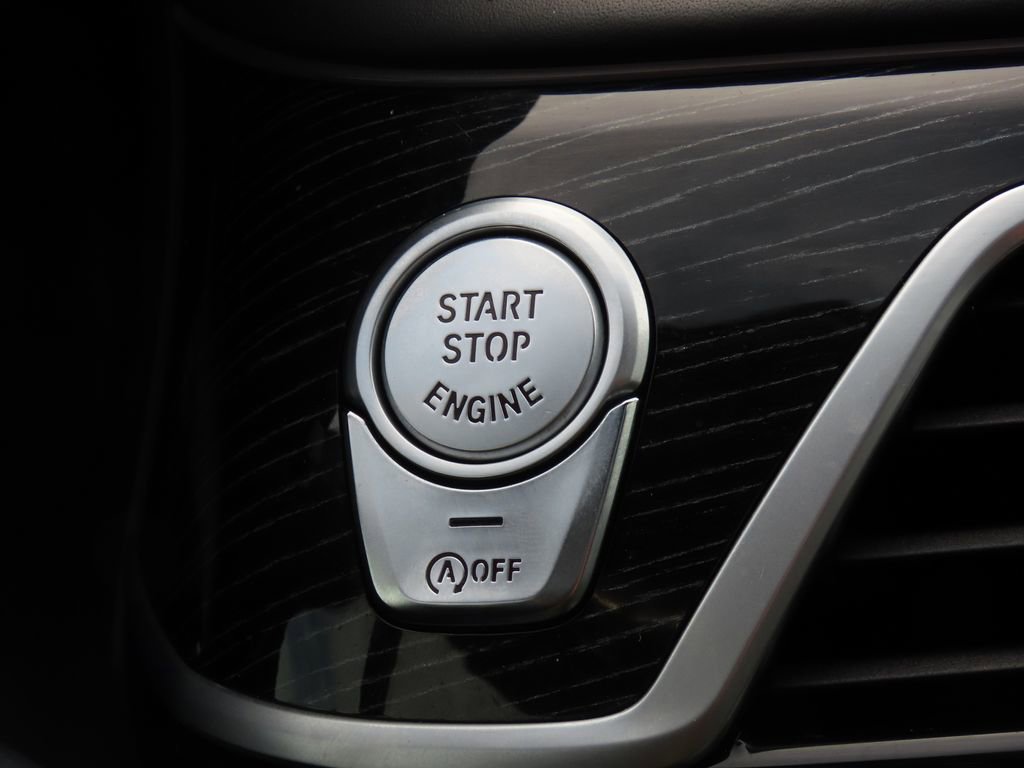 Used 2022 BMW 750i xDrive w/ Luxury Rear Seating Package image 31