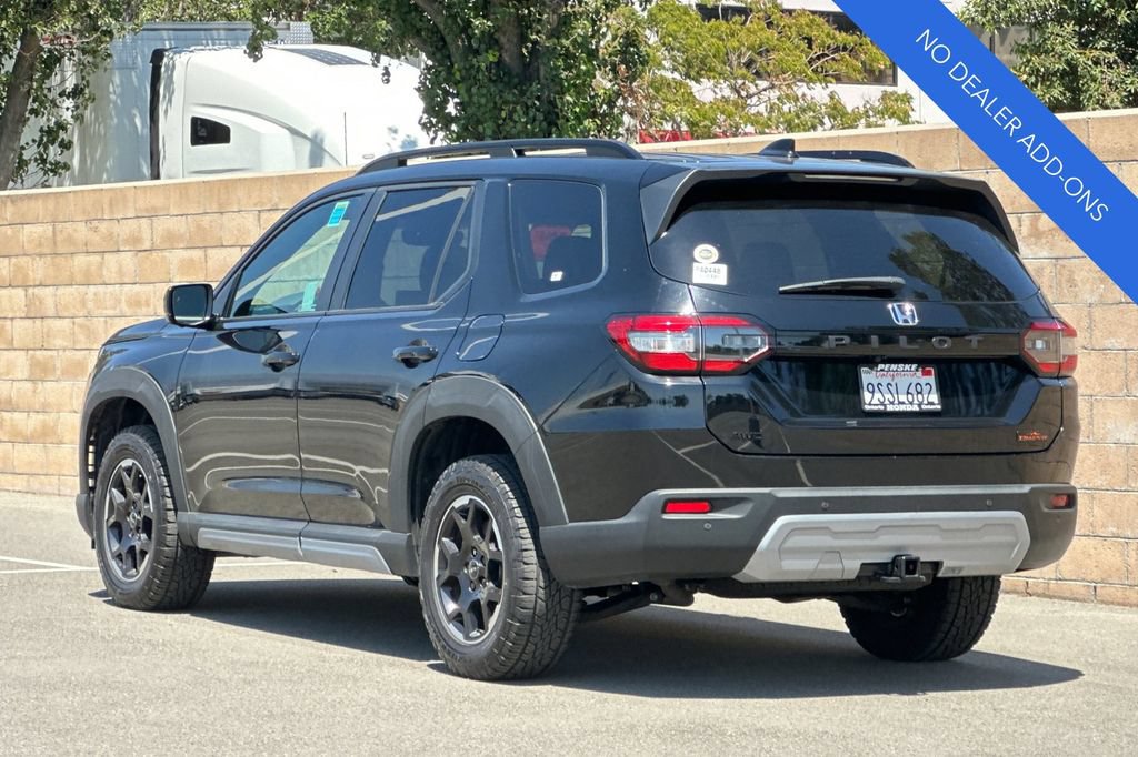 Certified 2025 Honda Pilot TrailSport image 6