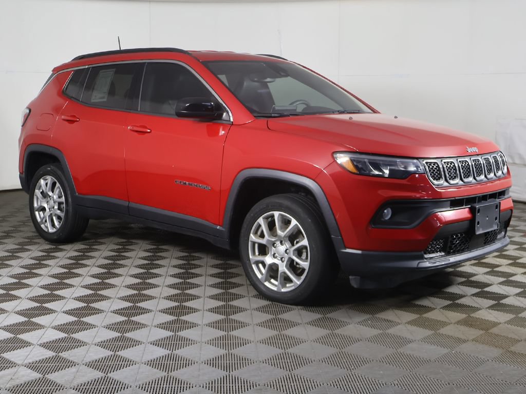 Used 2023 Jeep Compass Latitude AWD/4WD image 2