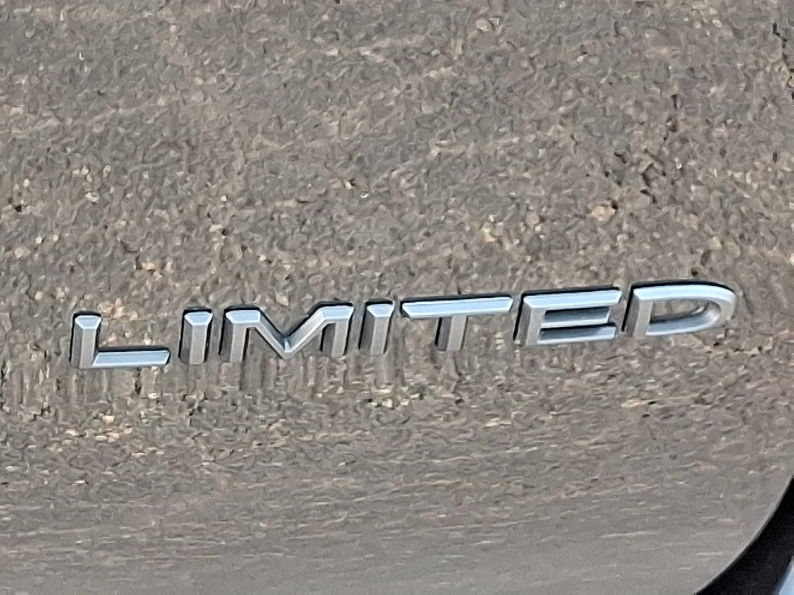 Used 2025 Chrysler Pacifica Limited FWD image 31