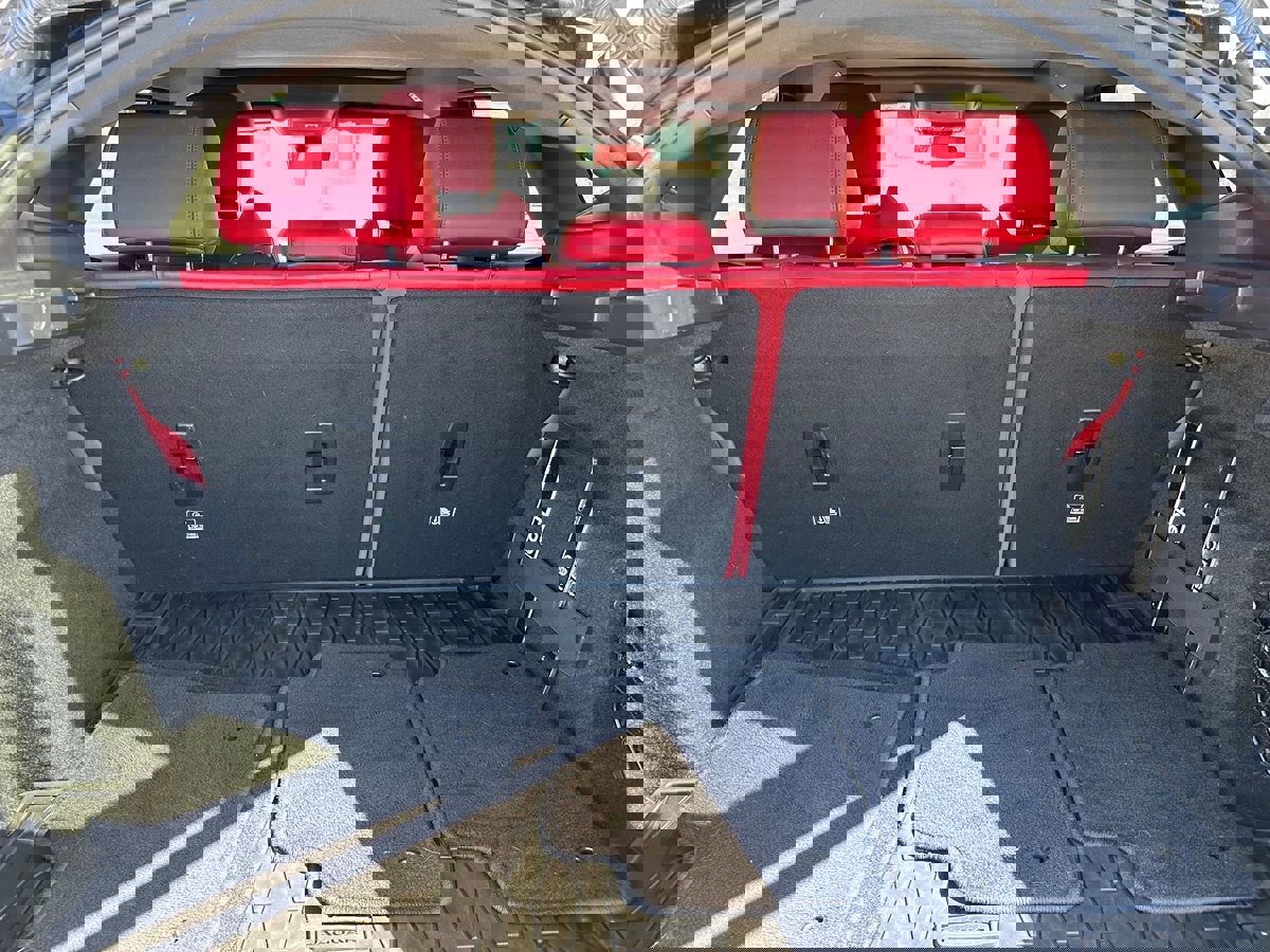 Used 2019 Jaguar E-PACE R-Dynamic SE image 10