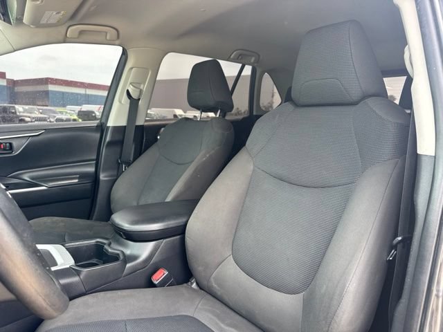 Used 2023 Toyota RAV4 LE AWD/4WD image 33