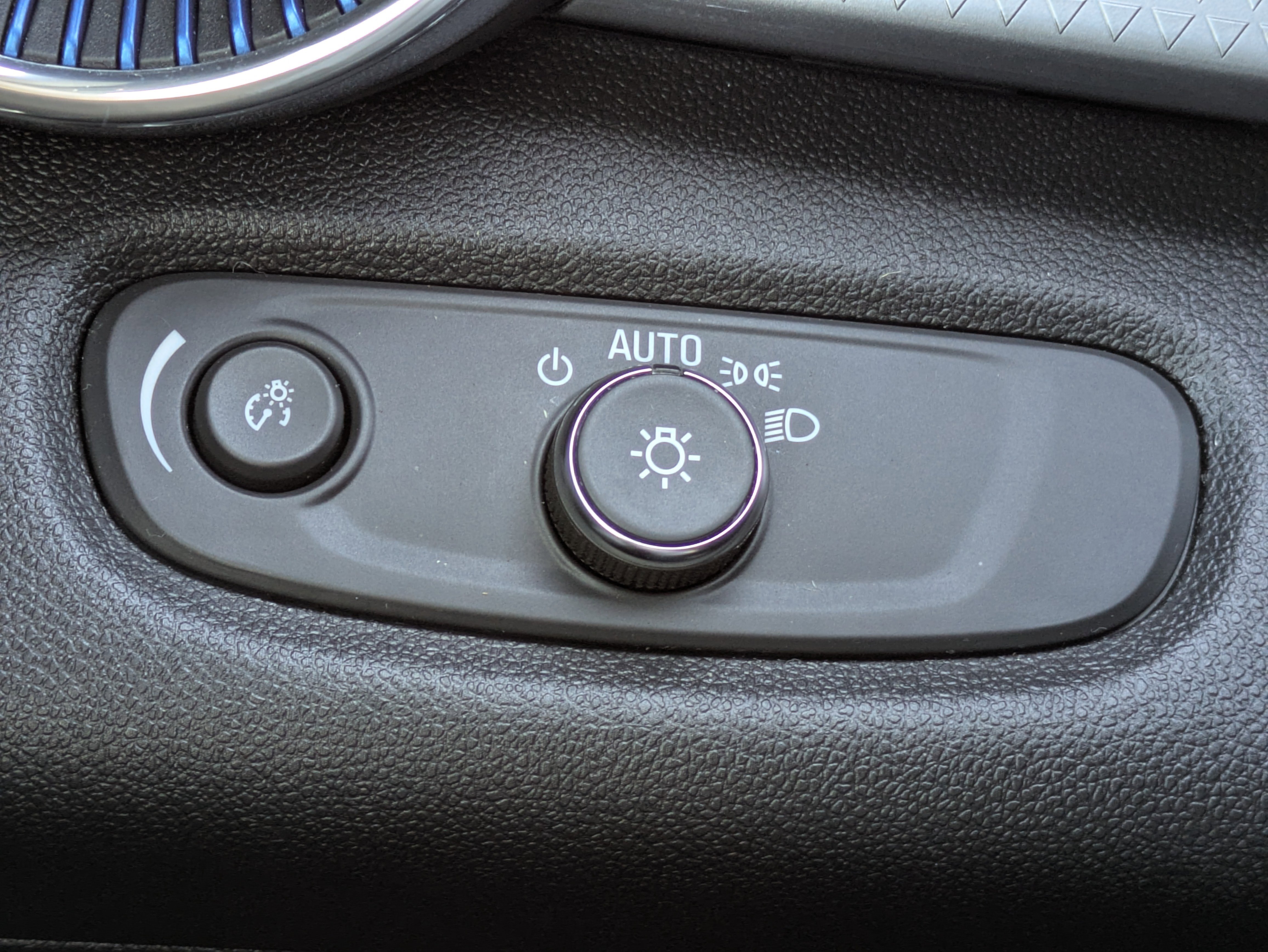 Certified 2024 Chevrolet Trax LT w/ LT Convenience Package image 22