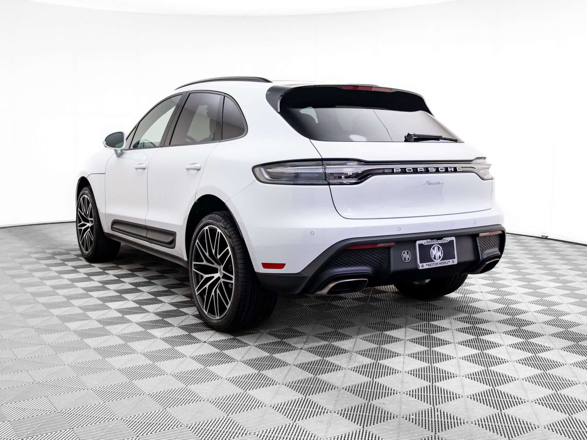 Used 2026 Porsche Macan AWD/4WD image 3
