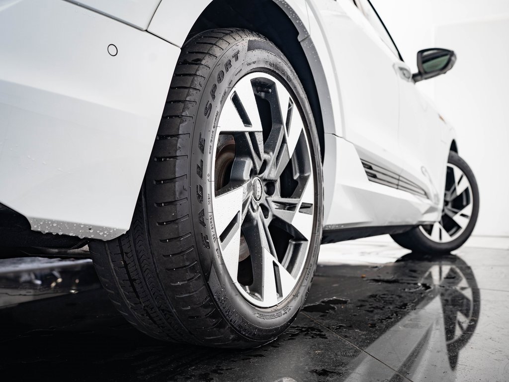 Used 2022 Audi e-tron Premium w/ Convenience Plus Package image 41