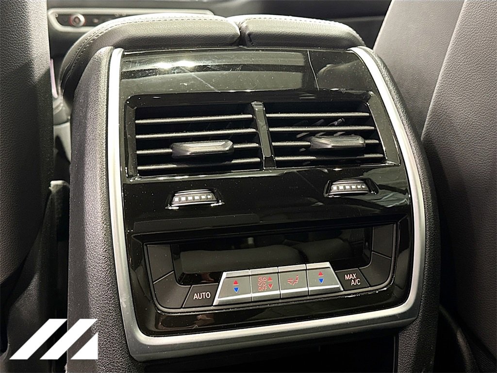 Used 2023 BMW X7 xDrive40i w/ M Sport Package image 27