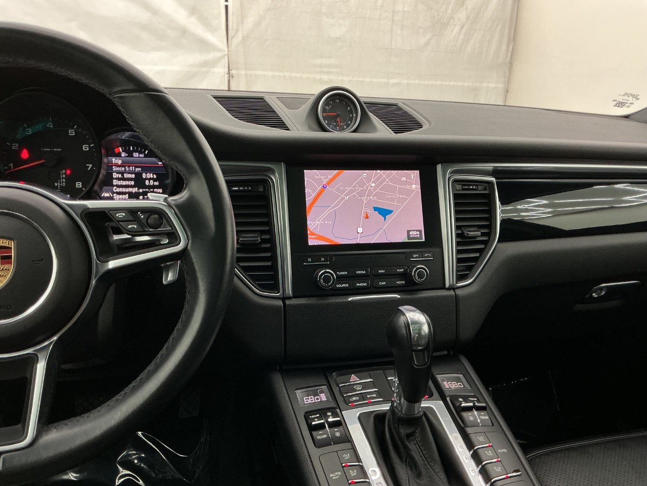 Used 2018 Porsche Macan AWD/4WD image 34