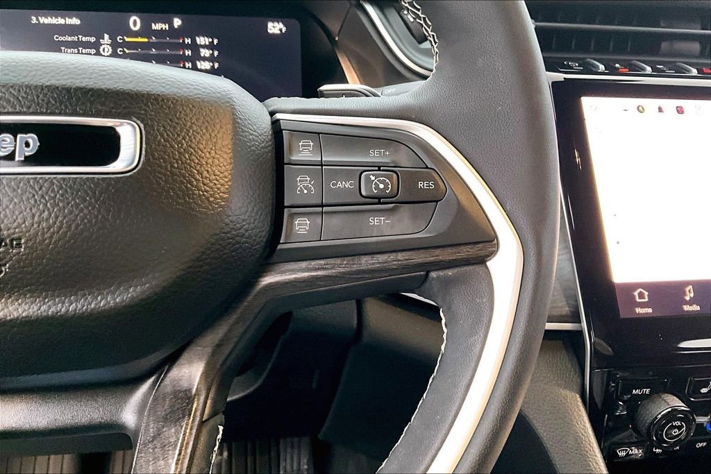 Used 2025 Jeep Grand Cherokee Limited w/ Black Appearance Package image 19