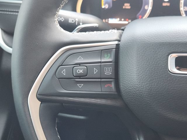 Used 2025 Jeep Grand Cherokee Altitude AWD/4WD image 29