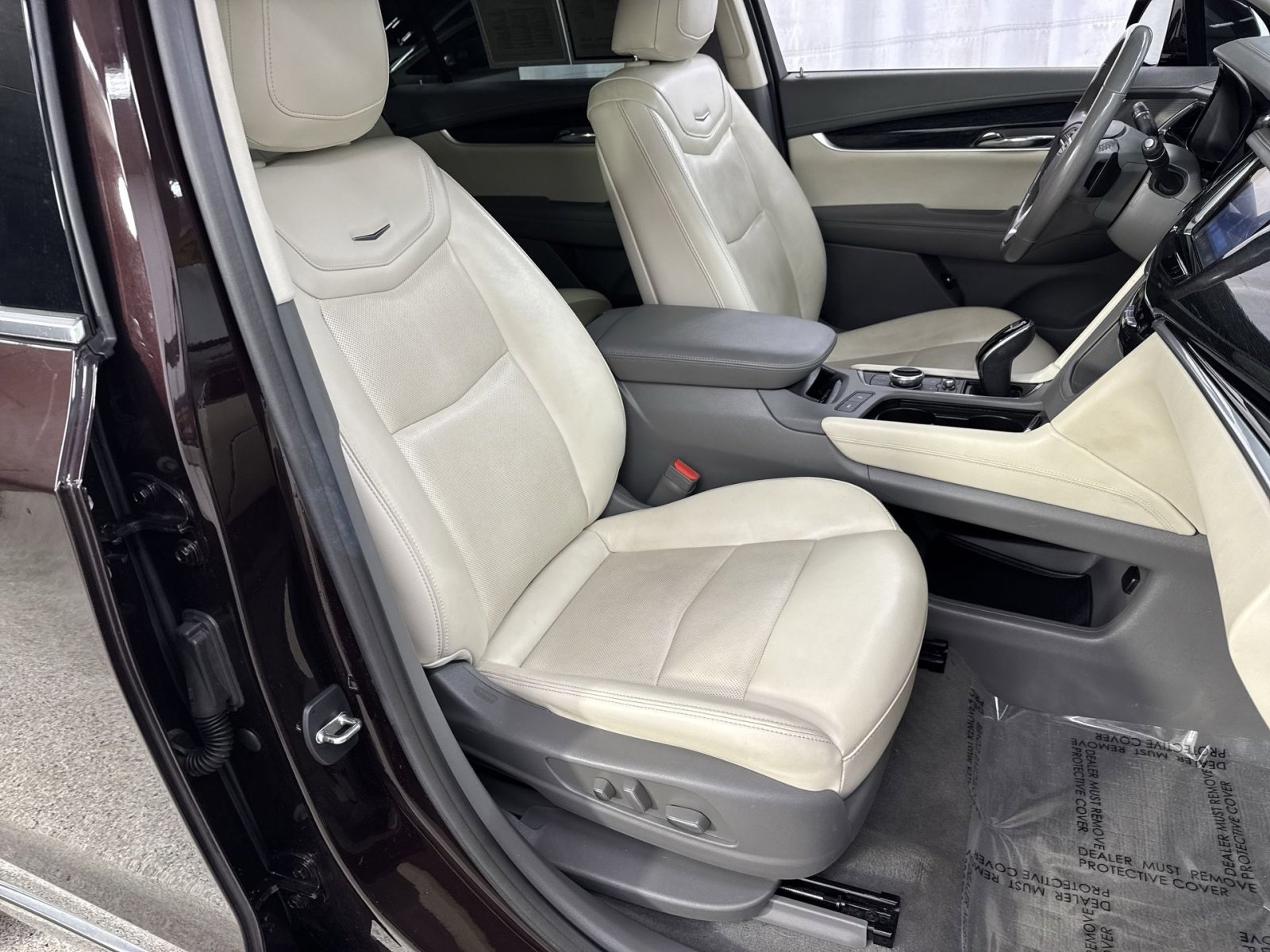 Used 2020 Cadillac XT6 Premium Luxury w/ LPO, Floor Liner Package image 33