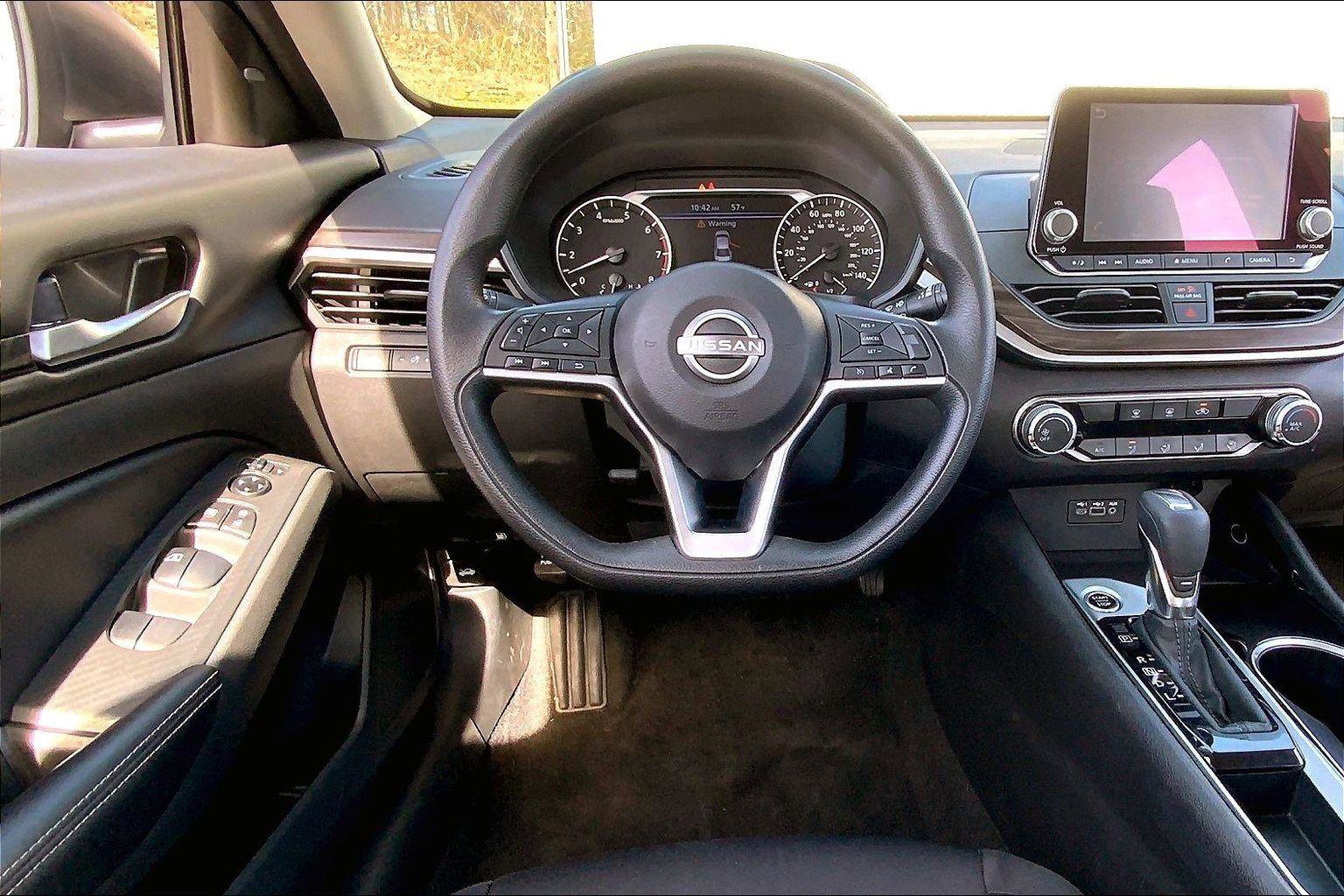 Used 2024 Nissan Altima 2.5 SV image 5