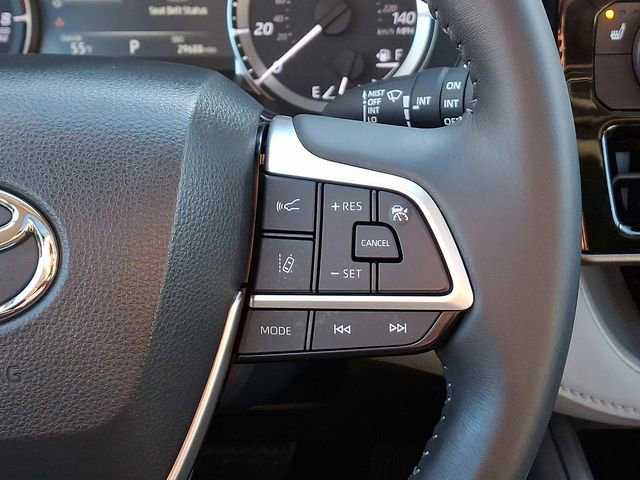 Used 2023 Toyota Highlander XLE image 24