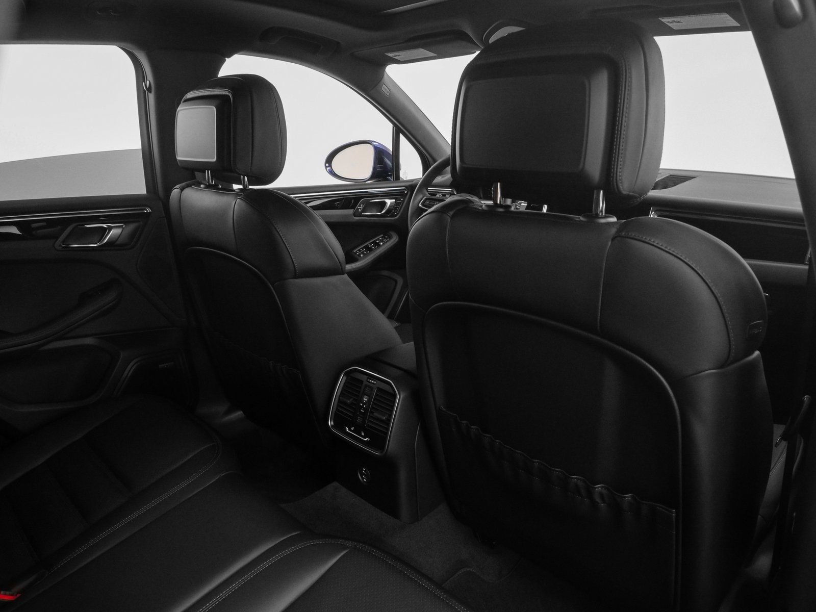 Certified 2025 Porsche Macan AWD/4WD image 23