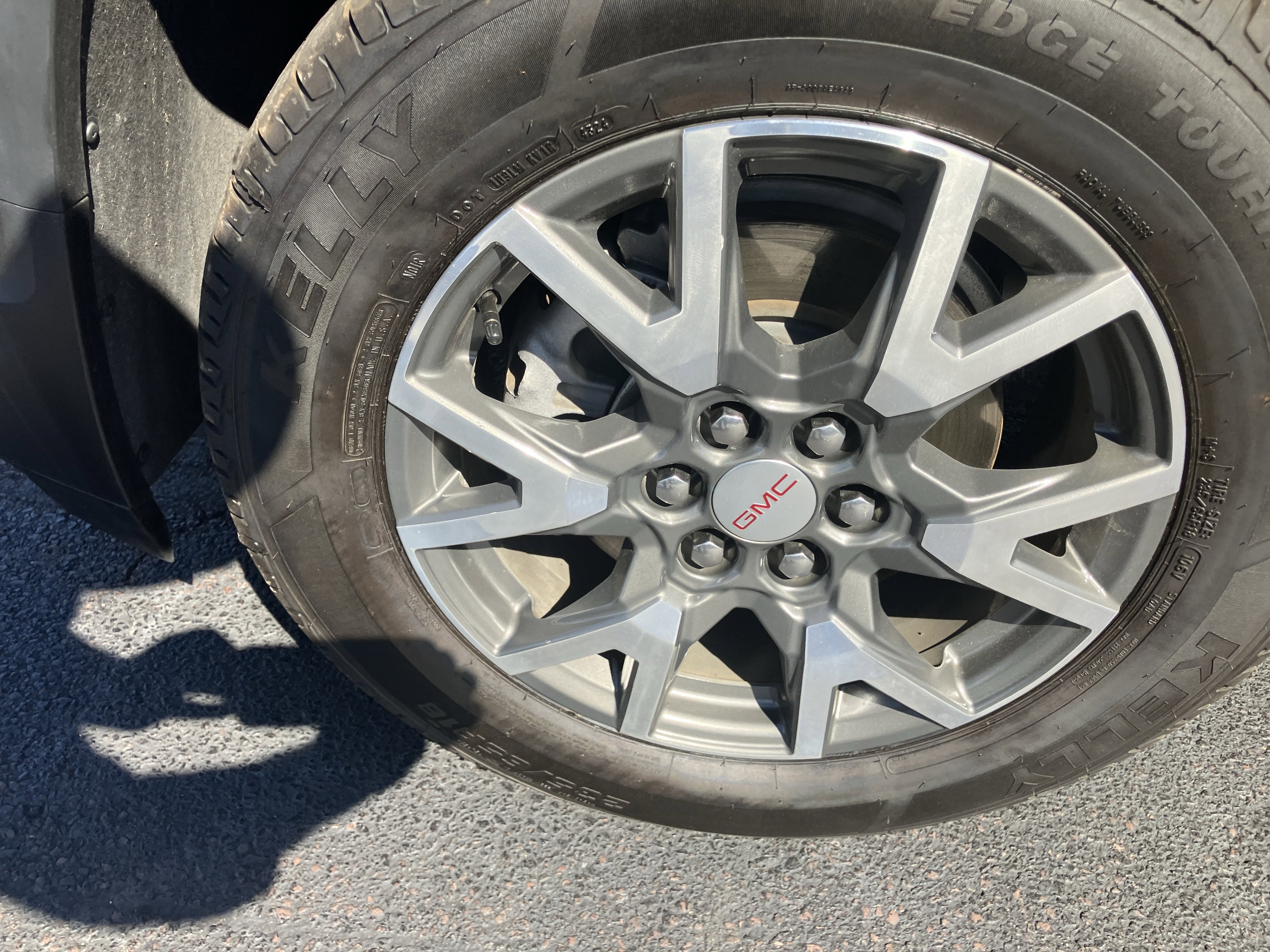 Used 2023 GMC Acadia SLE w/ Driver Convenience Package image 11