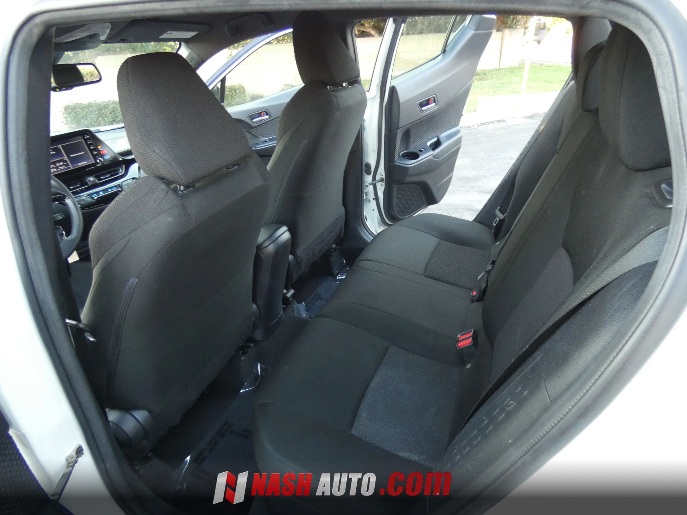 Used 2019 Toyota C-HR LE FWD image 31