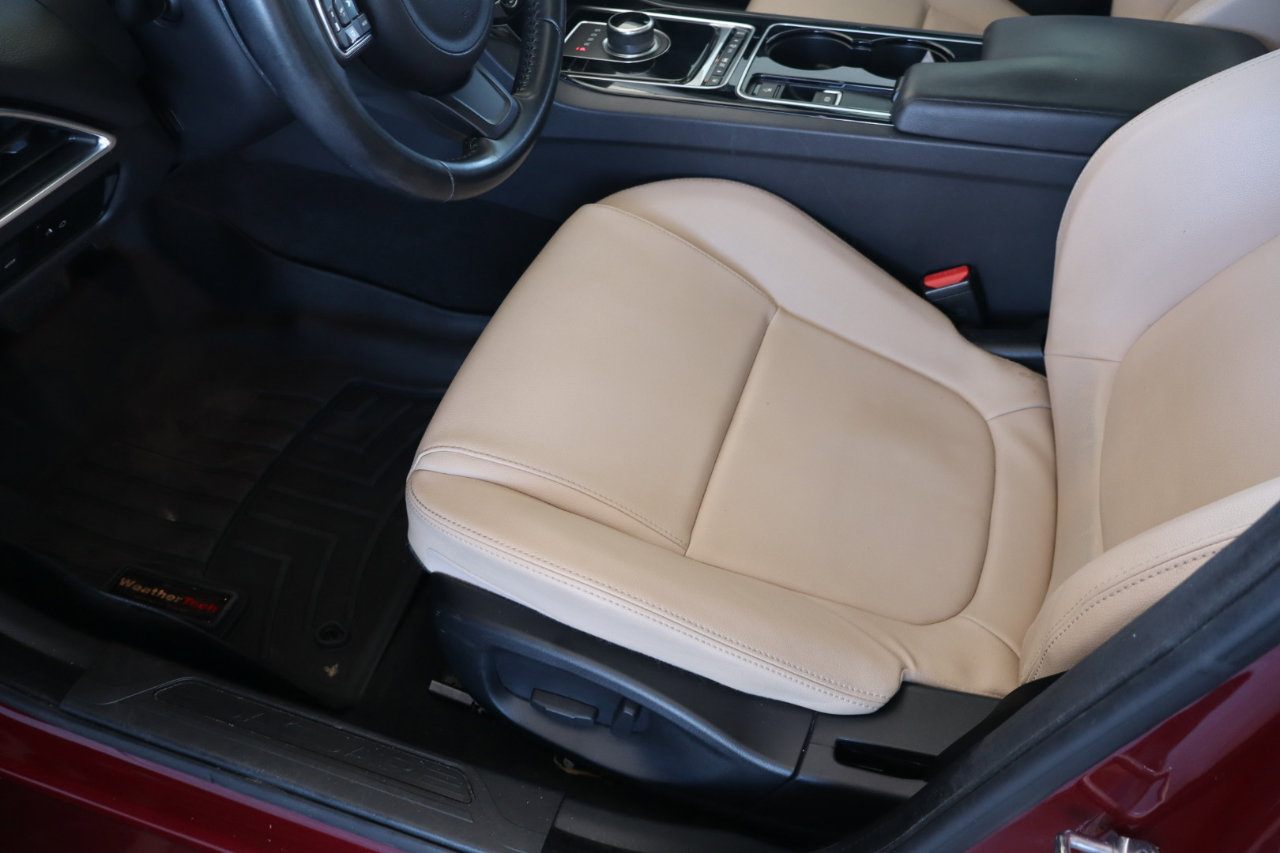 Used 2017 Jaguar XE image 13