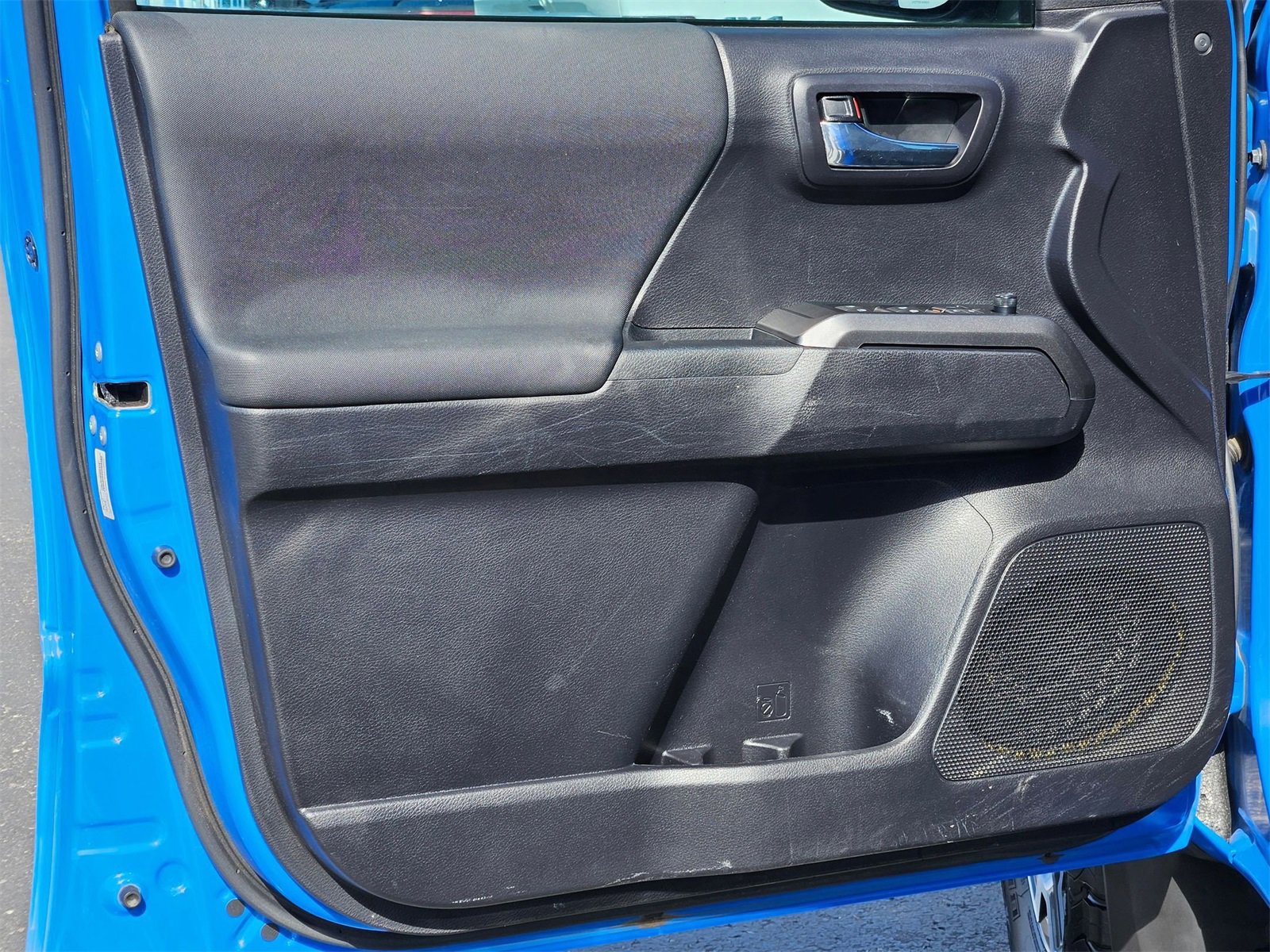 Used 2020 Toyota Tacoma TRD Off-Road w/ Technology Package image 11