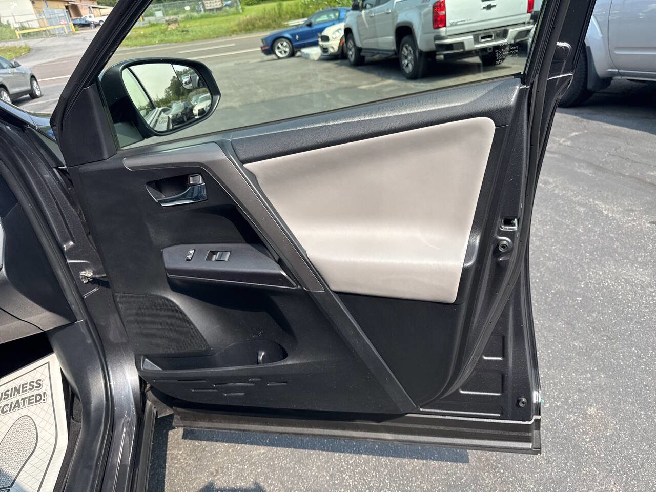 Used 2017 Toyota RAV4 XLE w/ Carpet Mat Package image 26