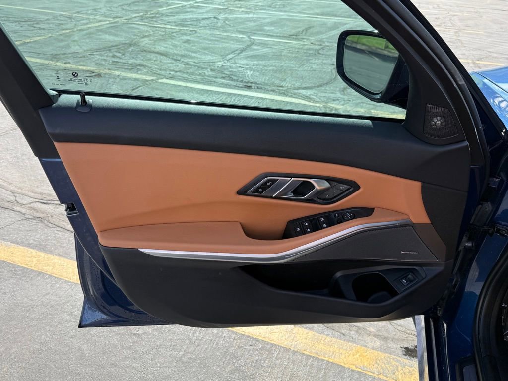 Used 2023 BMW 330i xDrive Sedan w/ Premium Package image 9