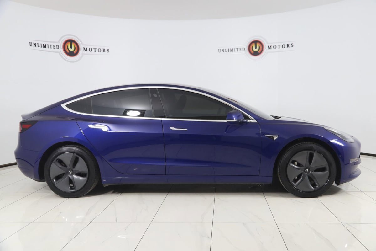 Used 2020 Tesla Model 3 Standard Range image 2